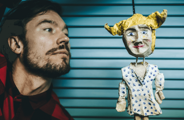 Mężczyzna i kukiełka.