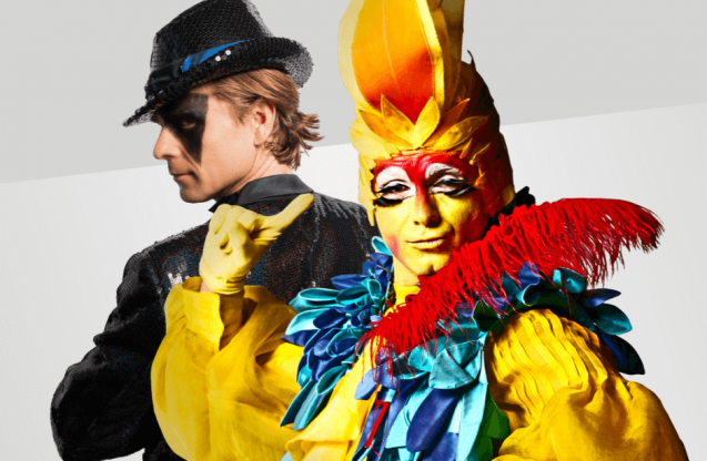 Dwie kolorowo ubrane postaci.