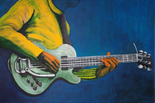 Obraz: mężczyzna w żółtej koszuli gra na gitarze. Niebieskie tło.
